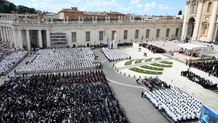 Svatopetrské  náměstí v neděli 18. května