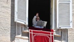 Papież Leon XIV podczas modlitwy Regina Caeli