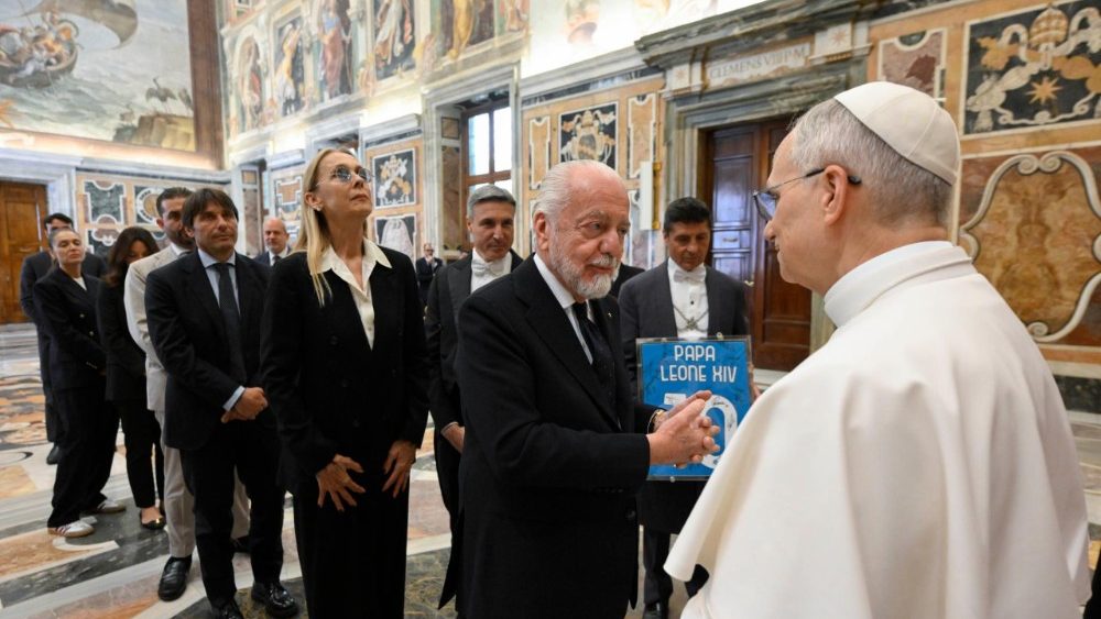Encontro do Papa com os dirigentes e jogadores do Napoli
