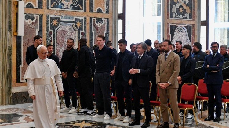 Папата с футболен клуб Наполи