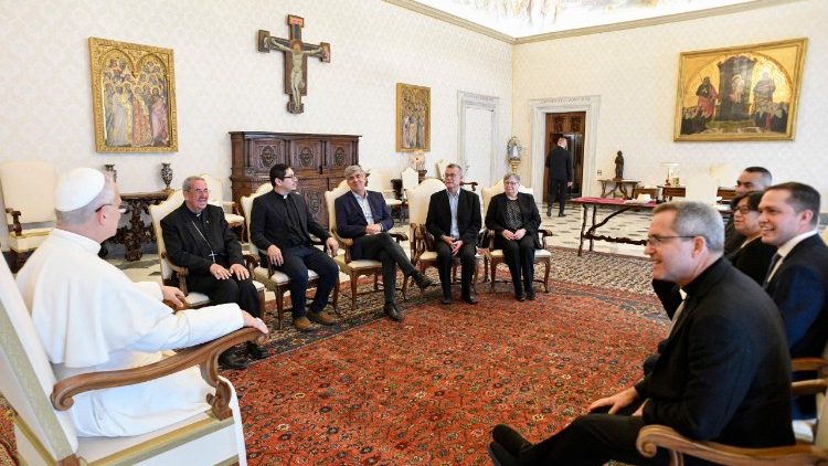 Audience du Pape avec le Repam, le Remam et le Secours catholique représenté par Benoît-Xavier Loridon et Dominique Nowinski, vice-présidente de l'organisation, au Palais apostolique, le 30 mai 2025.
