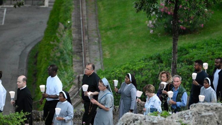 Rozari Takatifu 31 Mei 