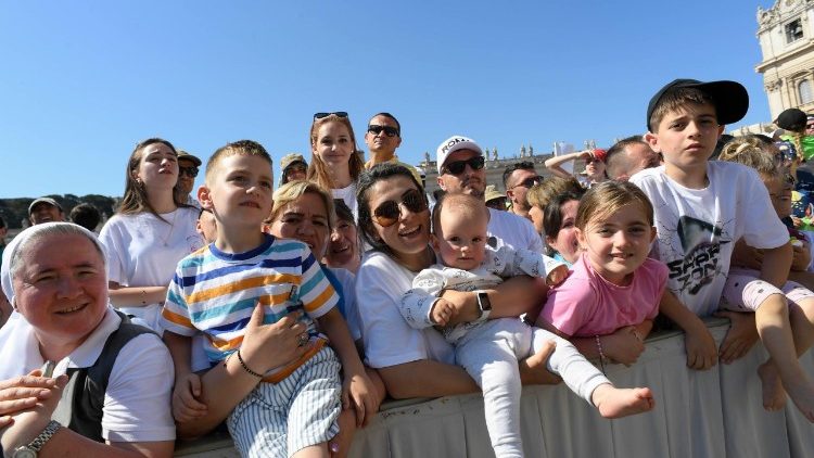 Baraza la Maaskofu Katoliki Italia: Watoto kwanza