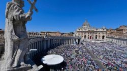 കുടുംബങ്ങളുടെ ജൂബിലി ആഘോഷം; വിശുദ്ധ ബലി 