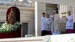 البابا لاوُن الرابع عشر يترأس القداس الإلهي بمناسبة يوبيل العائلات والأطفال والأجداد والمسنين