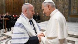 Pāvests ar Ebreju kopienu federācijas vadītāju