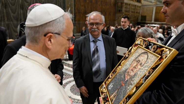 教皇レオ14世　福者イウリウ・ホッス枢機卿の追悼の集いで　2025年6月2日　バチカン・システィーナ礼拝堂