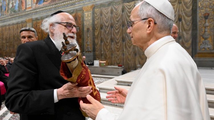 Uroczystość upamiętniająca kard. Hossu z udziałem przedstawicieli wsp&oacute;lnoty żydowskiej