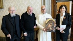 Leona XIV odwiedził współzałożyciel Drogi Neokatechumenalnej Kiko Argüello wraz z o. Mario Pezzim oraz Marią Ascensión Romero