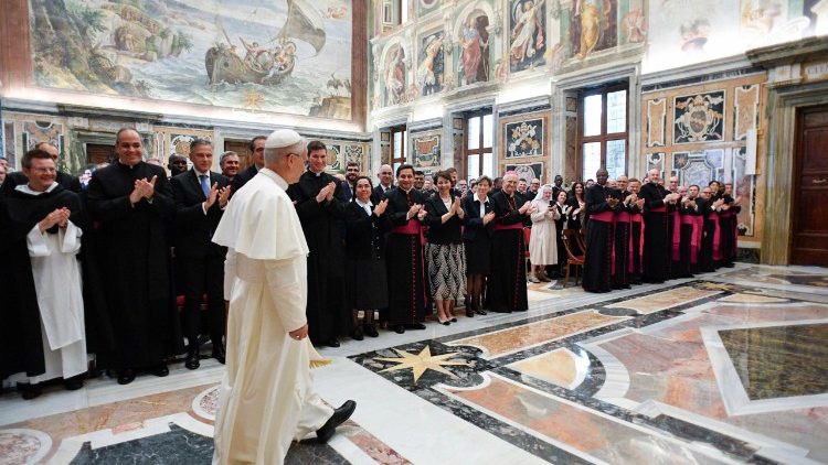 Papa akutana na Sekretarieti ya Vatican