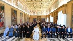 Папата с трите църковни общности – терциарните, африканските мисионери и слугите на Утешителя