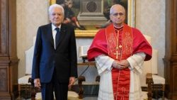 Le président italien Sergio Mattarella et le Pape Léon XIV. 
