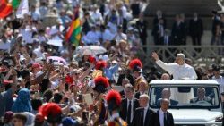 2025.06.08 Santa Messa nella SolennitÃ  di Pentecoste, per il Giubileo dei Movimenti, delle Associazioni e delle Nuove ComunitÃ  