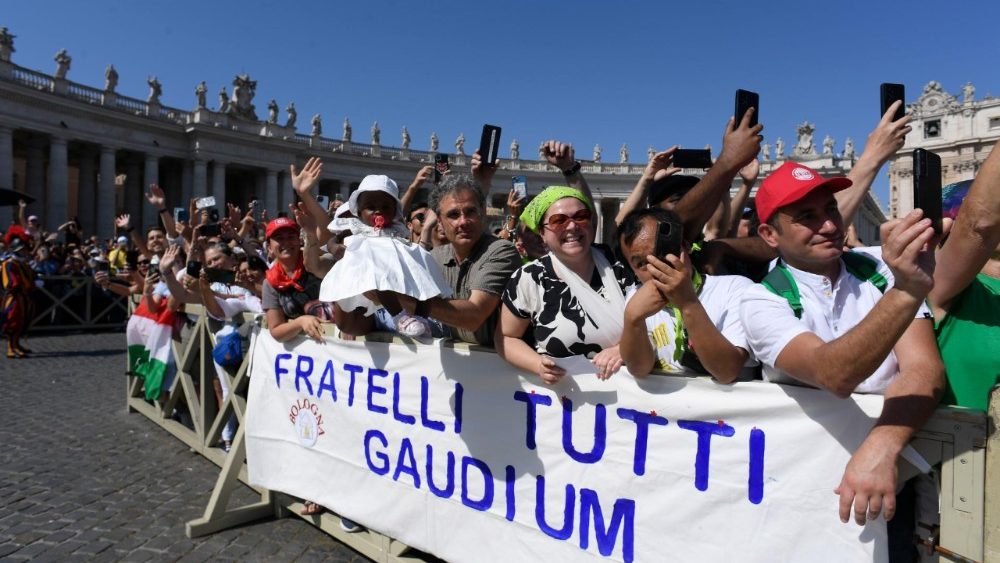 2025.06.08 Santa Messa nella SolennitÃ  di Pentecoste, per il Giubileo dei Movimenti, delle Associazioni e delle Nuove ComunitÃ  