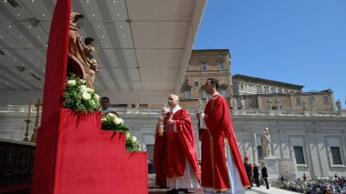 Папа: за заступництвом Діви Марії випрошуймо у Святого Духа дар миру
