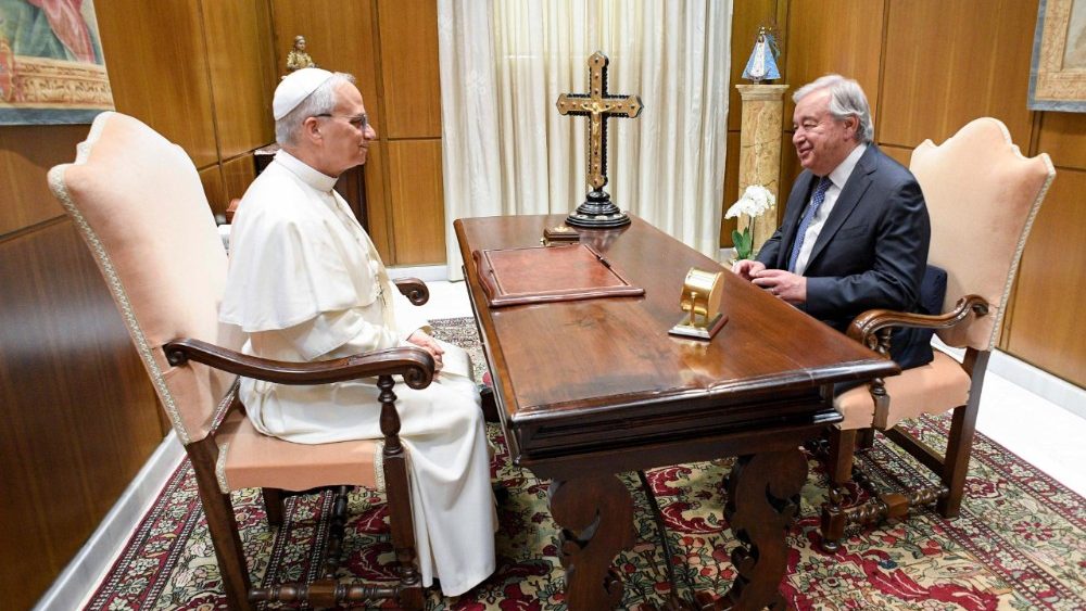 Papa Leão XIV com o secretário-geral da Organização das Nações Unidas, Sr. António Guterres.