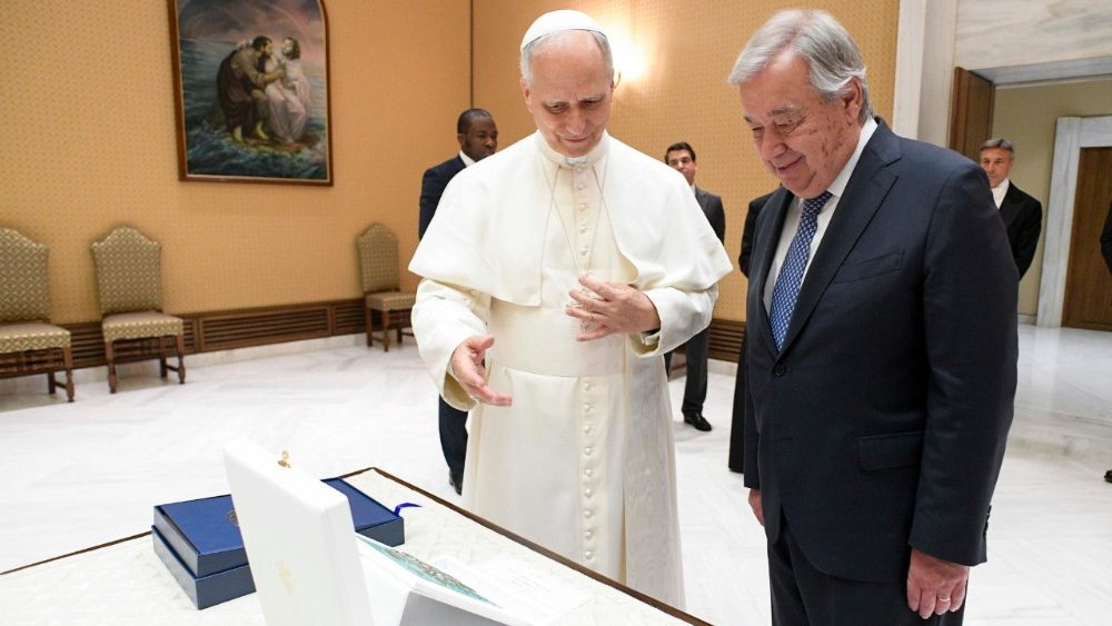 Papa Leão XIV com o secretário-geral da Organização das Nações Unidas, Sr. António Guterres.