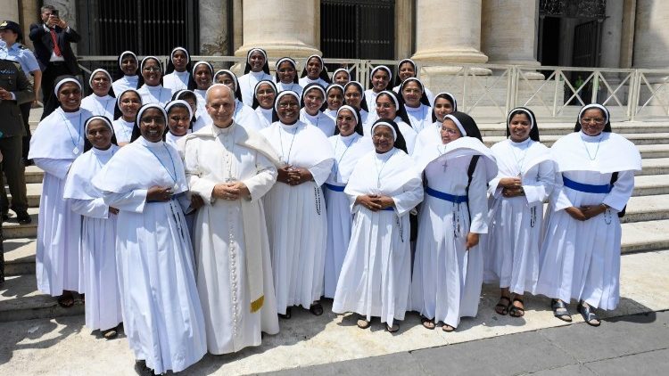 Szerzetesnők az audiencián