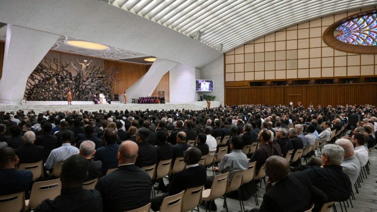 Папата с духовенството от римската епархия