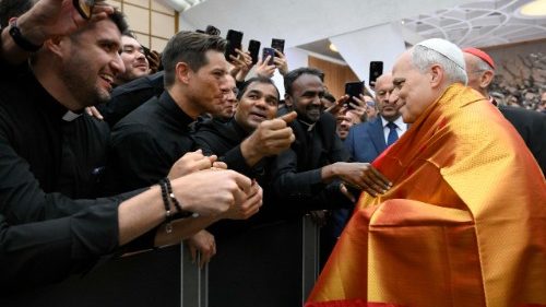 „Glückliche Priester“: Papst trifft Verantwortliche für Berufungs-Pastoral