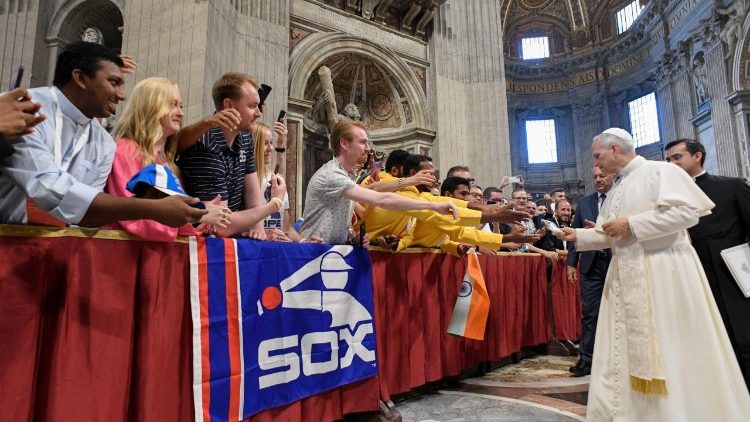 El Papa saluda a los peregrinos en la Audiencia Jubilar