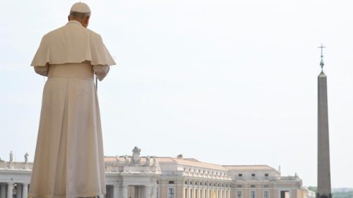 Papež: Je třeba odložit zbraně a trvat na důstojnosti každ&eacute;ho člověka