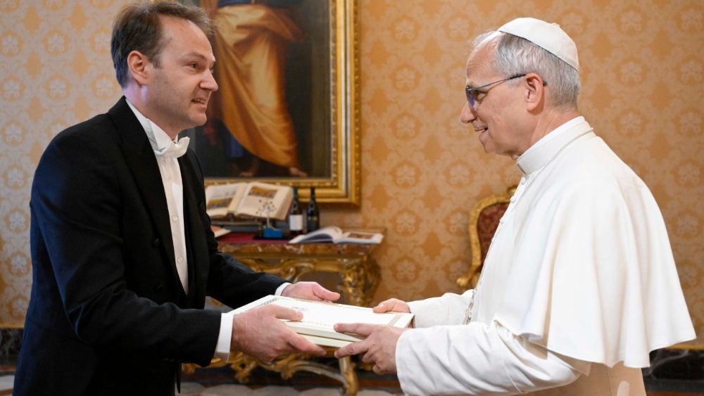 2025.06.17 Paraqitja e Letrave Kredenciale të Sh.T. Zotit David Mekvabishvili, Ambasador i Gjeorgjisë pranë Selisë së Shenjtë