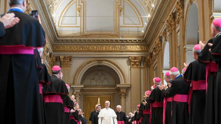 Папата с италианските епископи