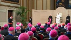 Папата с епископите на Италия