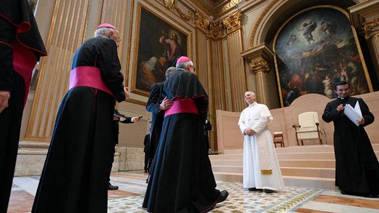 Папата с италианските епископи