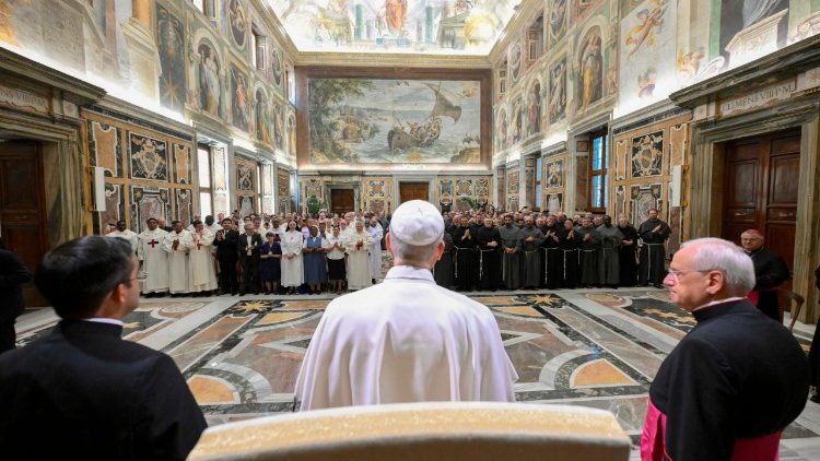Audience pro účastníky generálních kapitul řádu Nejsvětější Trojice na vykupování otroků a řádu menších bratří konventuálů. 