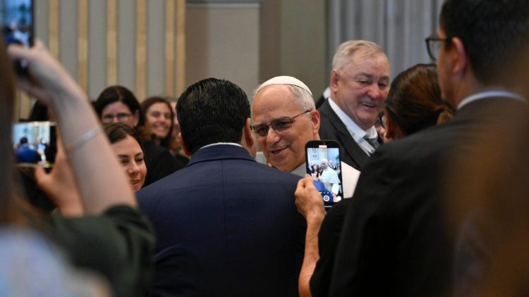 A Szentatya üdvözli a képviselőket