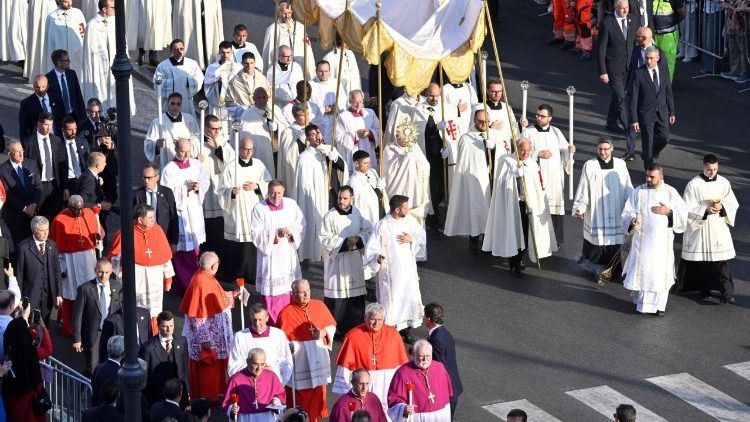  2025.06.22 Santa Messa, Processione a Santa Maria Maggiore e Benedizione Eucaristica nella SolennitÃ  del Santissimo Corpo e Sangue di Cristo