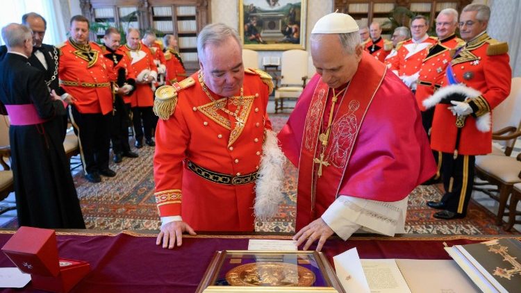 Popiežiaus Leono XIV audiencija Maltos ordino didžiajam magistrui fra Johnui Dunlapui 2025 m. birželio 23 d. 