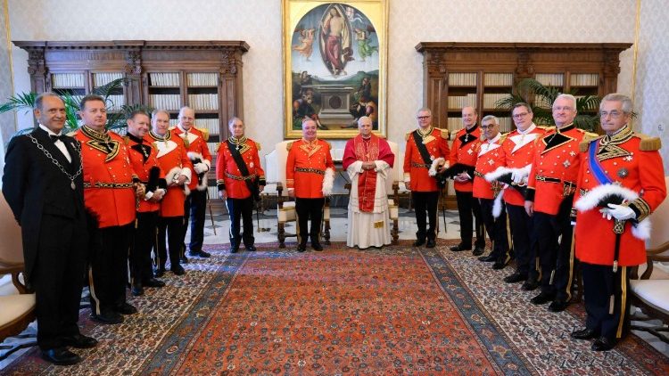 V pondělí 23. června se papež setkal s Fra Johnem T. Dunlapem, velmistrem Suverénního řádu maltézských rytířů, a jeho doprovodem