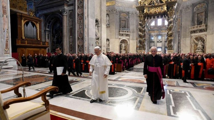 Pope Leo arrives at the Altar of the Chair
