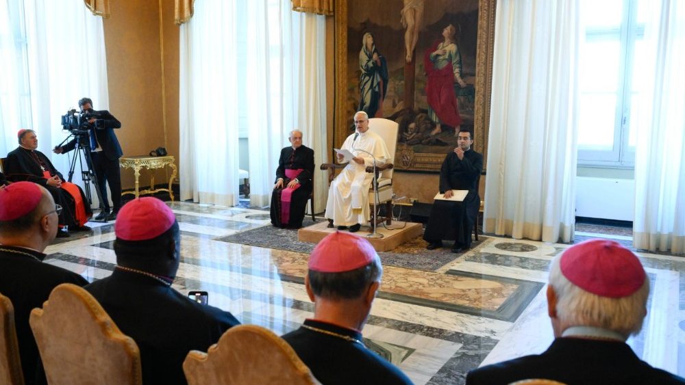 Леў XIV з біскупамі-рэдэмптарыстамі і скалабрыніянамі