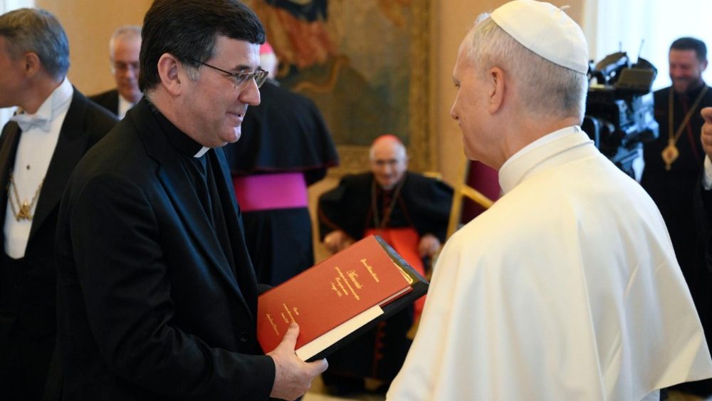 Леў XIV з біскупамі-рэдэмптарыстамі і скалабрыніянамі