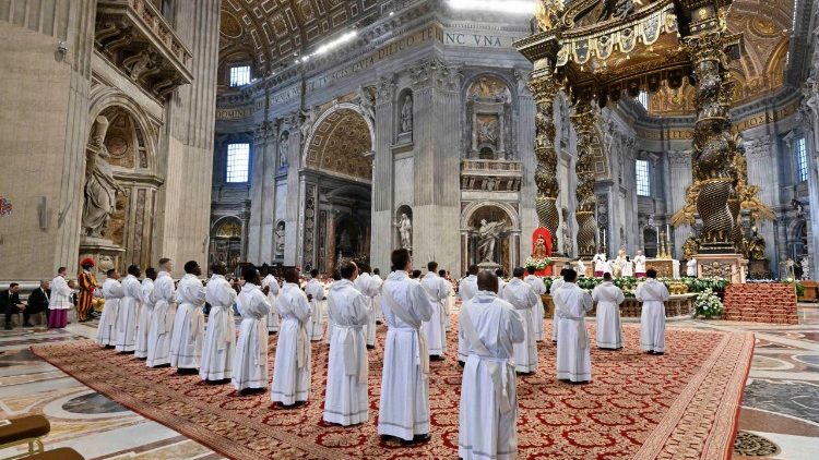 Mwenyezi Mungu ni chemchemi ya miito tote: Utakatifu