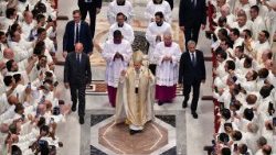 Der Papst während einer Messe mit Priesterweihen, 27. Juni 2025 