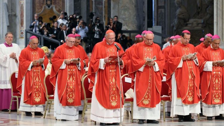 Maaskofu wakuu 54 wamevishwa Pallio Takatifu