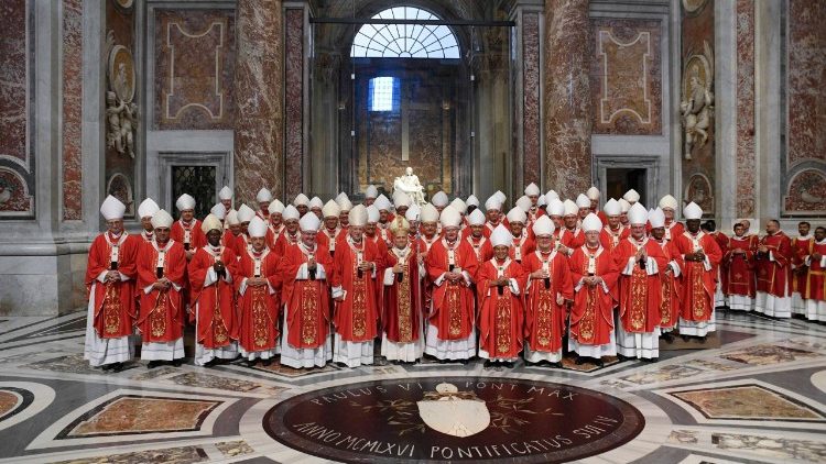 Paliusze Papież nałożył 54 metropolitom, w tym trzem z Polski