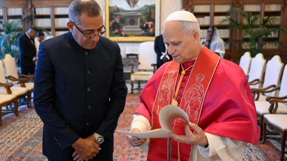 Леў XIV прыняў у Апостальскім палацы прэзідэнта Дэмакратычнай Рэспублікі Сан-Тамэ і Прынсіпі Карласа Мануэля Віла Нова