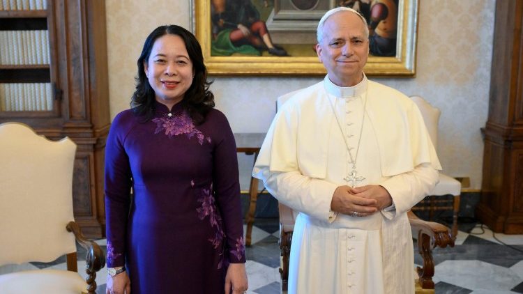 Le Pape léon XIV et la Vice-présidente de la République socialiste du Vietnam, Vo Thi Anh Xuan, ce lundi 30 juin au Vatican.