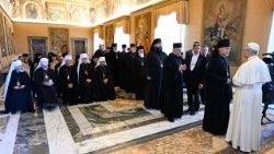 ርዕሠ ሊቃነ ጳጳሳት ሊዮ አሥራ አራተኛ፥ የዩክሬን ግሪክ ካቶሊካዊት ቤተ ክርስቲያን ቅዱስ ሲኖዶስ አባላትን በቫቲካን ሲቀበሉ 