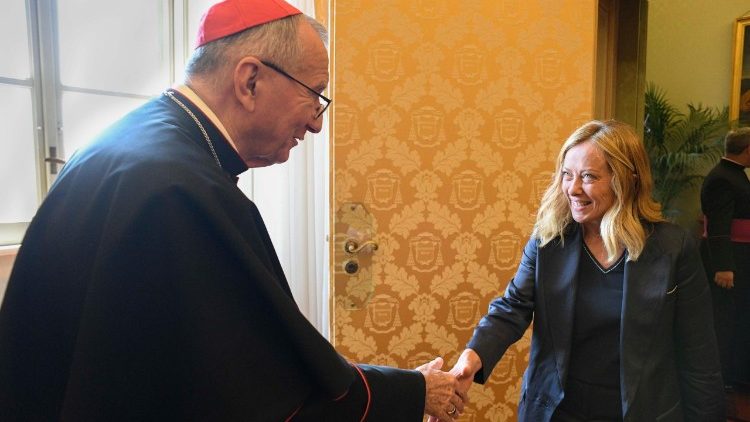 Händedruck mit Staatssekretär Pietro Parolin