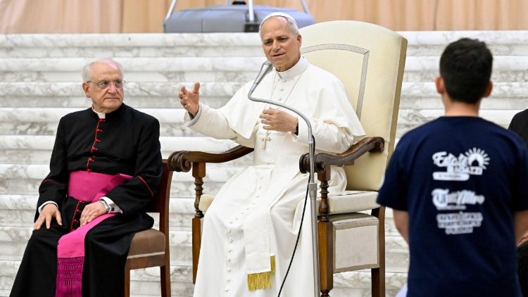 2025.07.03 Întâlnirea papei Leon cu tinerii participanți la ”vara copiilor” din Cetatea Vaticanului. 