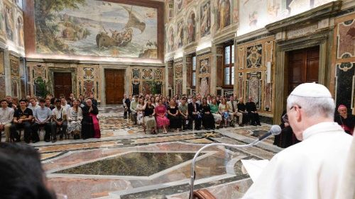 Il Papa: Dio parla nel cuore, il pellegrinaggio un momento per ascoltare la sua voce