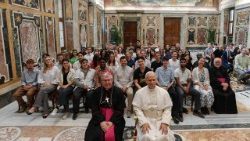 ஆசிரியர்கள் மற்றும் மாணவர்களுடன் திருத்தந்தை 14-ஆம் லியோ