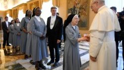Léon XIV recevant les soeurs augustiniennes le 5 juillet. 